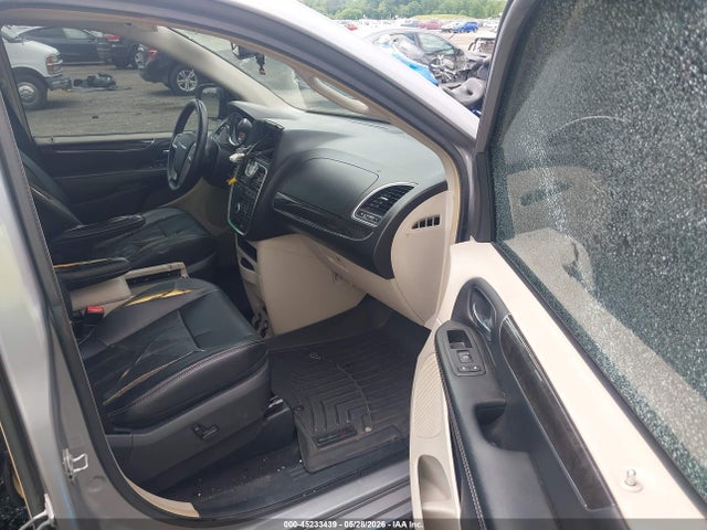 Chrysler Town & Country Touring-l