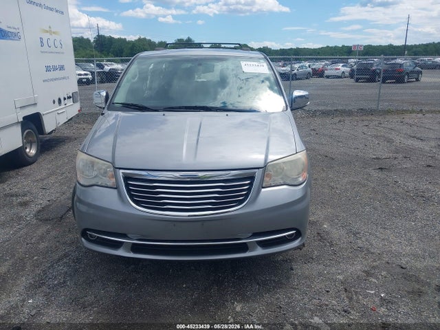 Chrysler Town & Country Touring-l