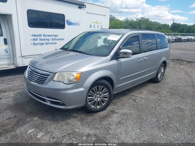 Chrysler Town & Country Touring-l