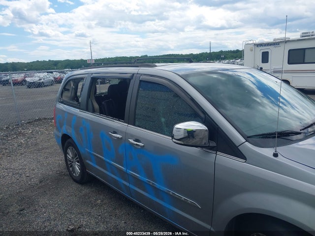 Chrysler Town & Country Touring-l