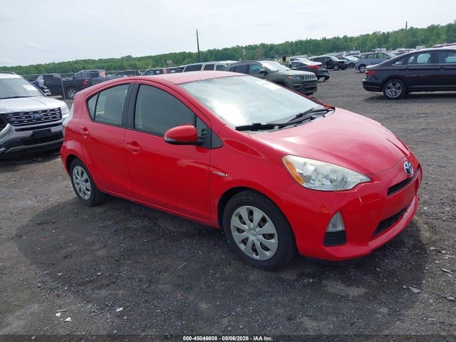 Salvage Toyota Prius c Image