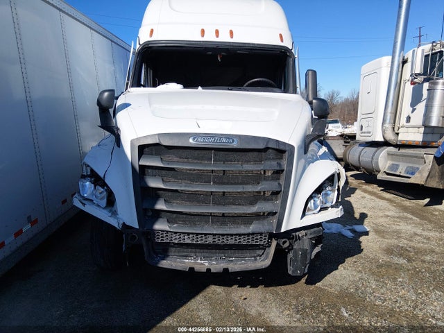 Freightliner New Cascadia 126