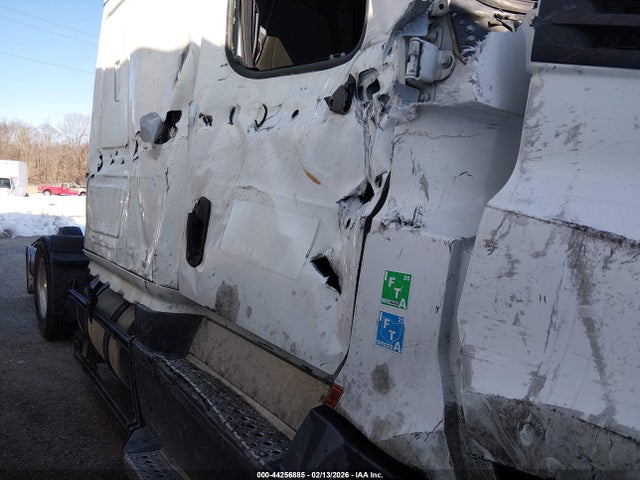 Freightliner New Cascadia 126