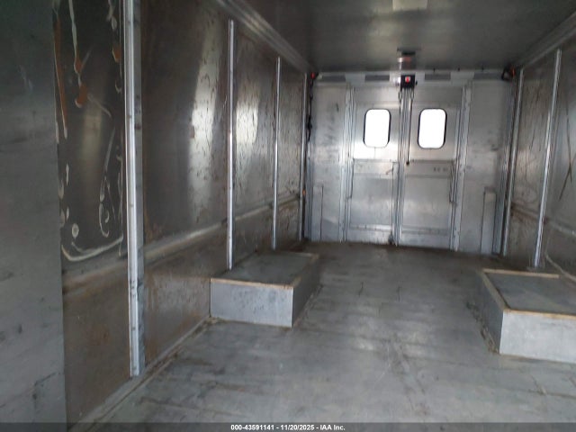 Ford Econoline E450 Super Duty Commercial Stripped Chassis