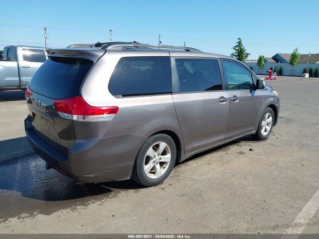 Toyota Sienna Le V6 8 Passenger