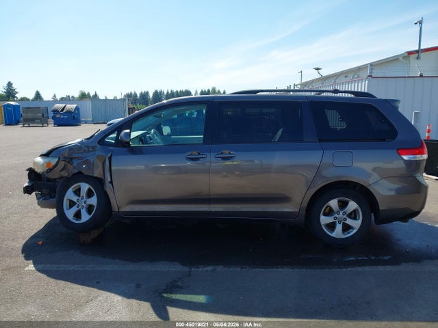 Toyota Sienna Le V6 8 Passenger