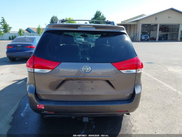 Toyota Sienna Le V6 8 Passenger