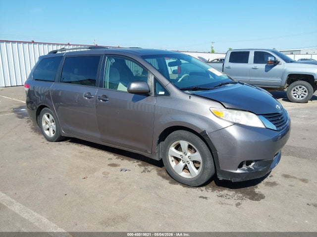 Salvage Toyota Sienna Image