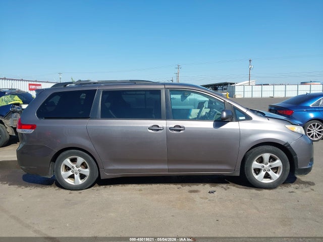 Toyota Sienna Le V6 8 Passenger