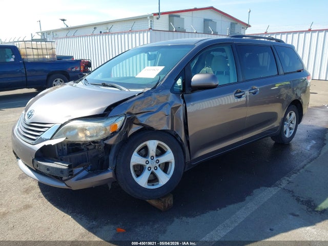 Toyota Sienna Le V6 8 Passenger