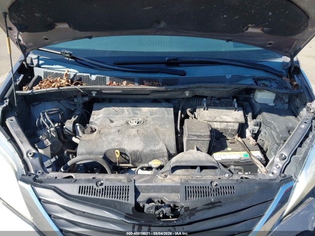 Toyota Sienna Le V6 8 Passenger