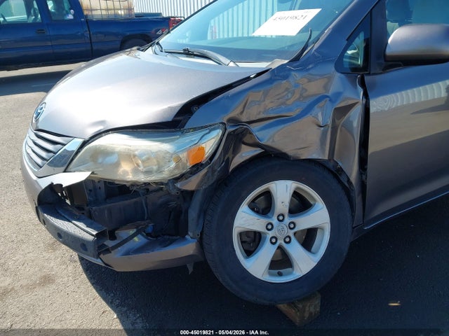 Toyota Sienna Le V6 8 Passenger