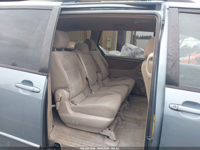 Toyota Sienna Le