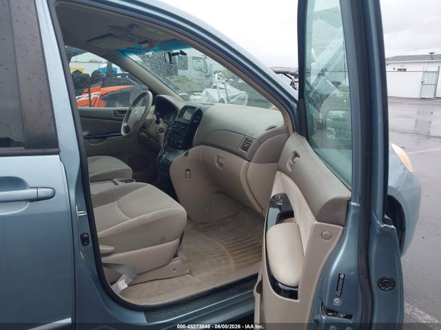 Toyota Sienna Le