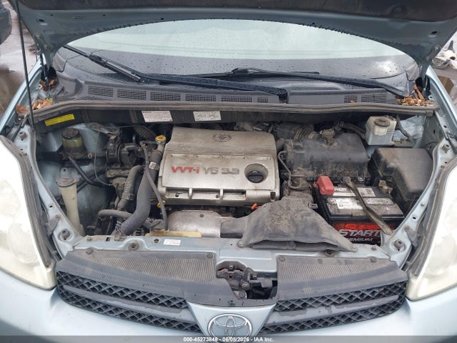 Toyota Sienna Le