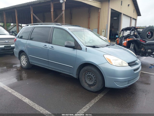 Salvage Toyota Sienna Image