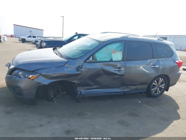 Nissan Pathfinder S