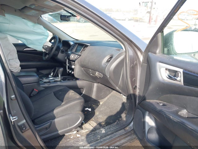 Nissan Pathfinder S