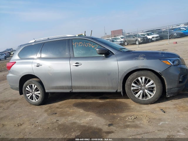 Nissan Pathfinder S