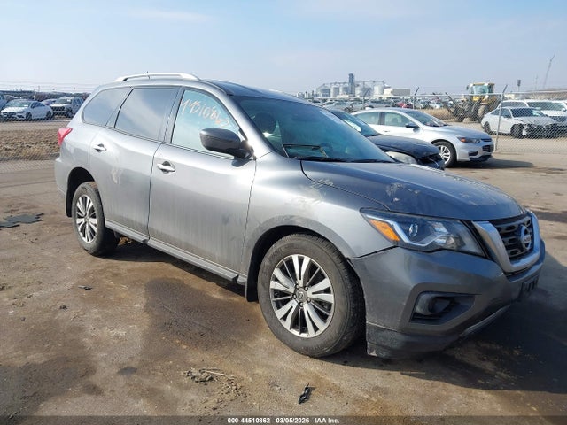 Salvage Nissan Pathfinder Image