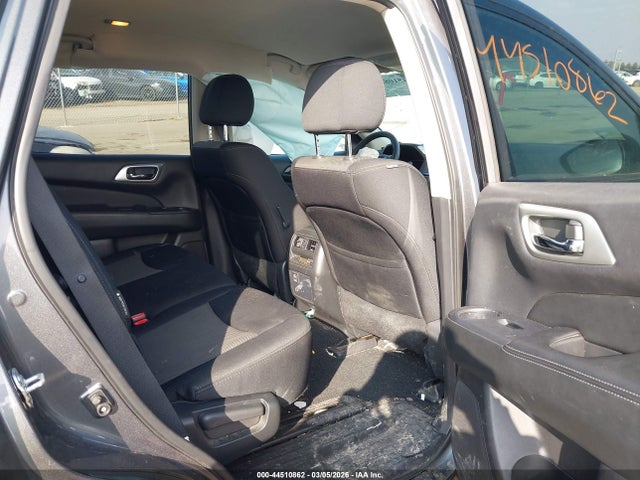 Nissan Pathfinder S