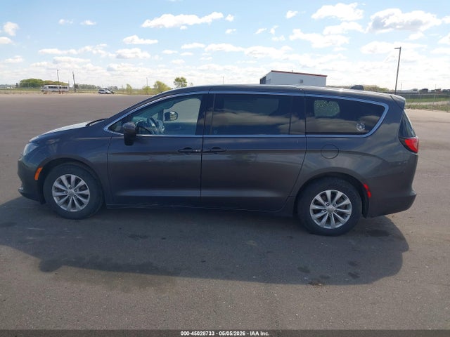 Chrysler Pacifica Touring