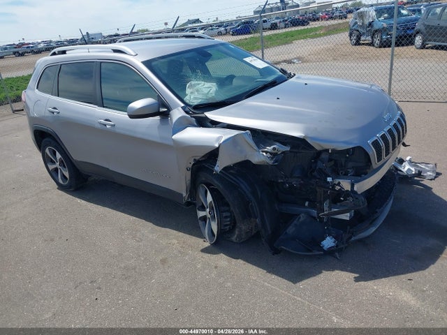 Salvage Jeep Cherokee Image