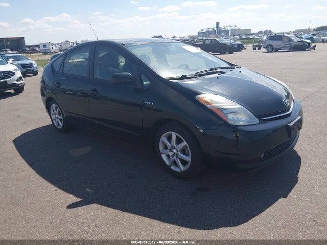 Salvage Toyota Prius Image