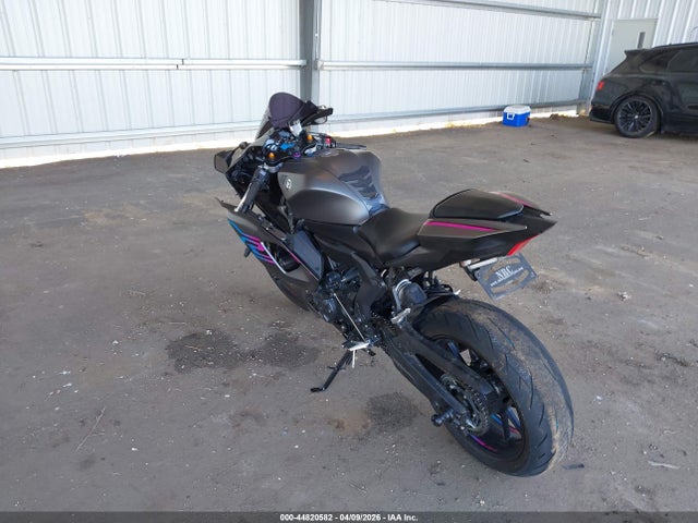 Yamaha Yzfr7