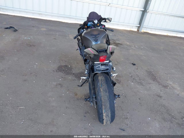 Yamaha Yzfr7