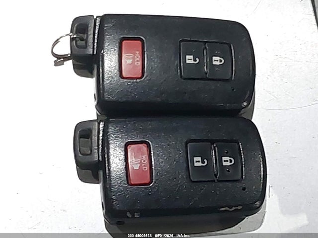 Toyota Prius c Three