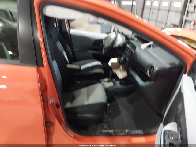 Toyota Prius c Three