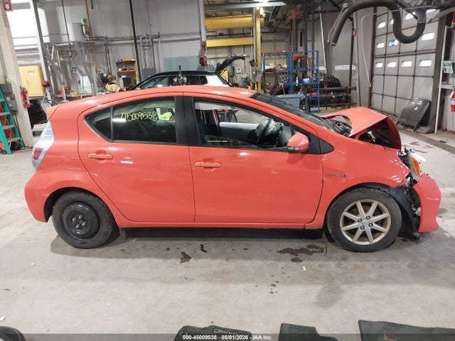 Toyota Prius c Three