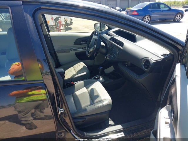 Toyota Prius c Four