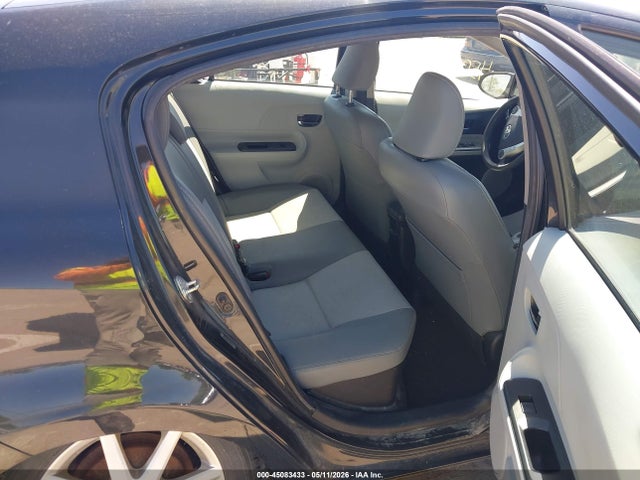 Toyota Prius c Four