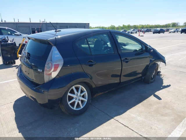 Toyota Prius c Four