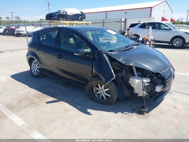 Salvage Toyota Prius c Image