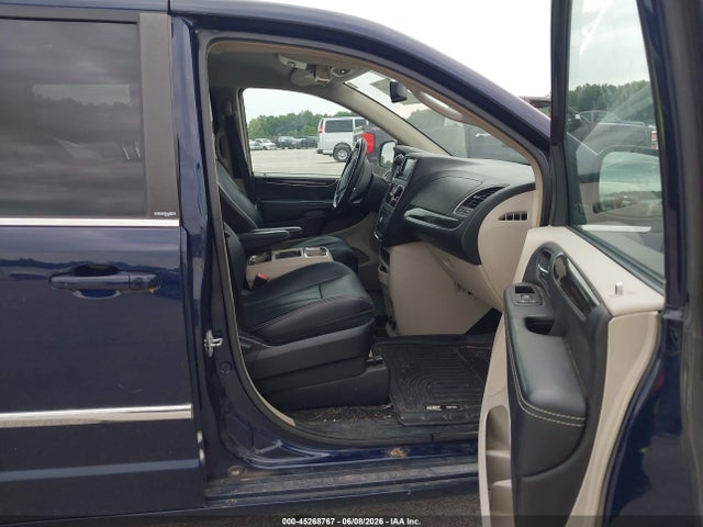 Chrysler Town & Country Touring