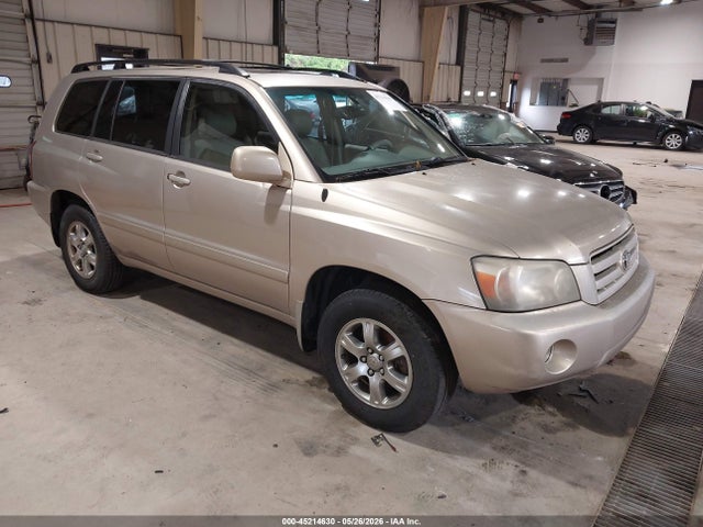 Salvage Toyota Highlander Image