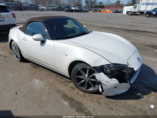 Salvage Mazda MX-5 Miata Image