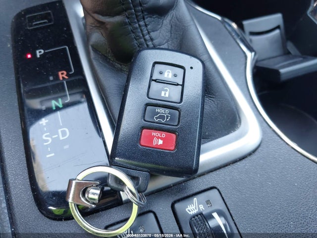 Toyota Highlander Xle V6