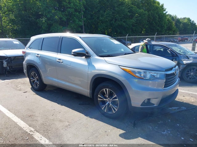 Salvage Toyota Highlander Image