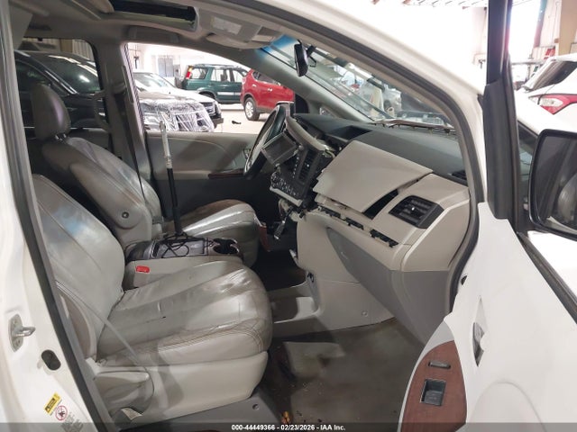 Toyota Sienna Xle V6
