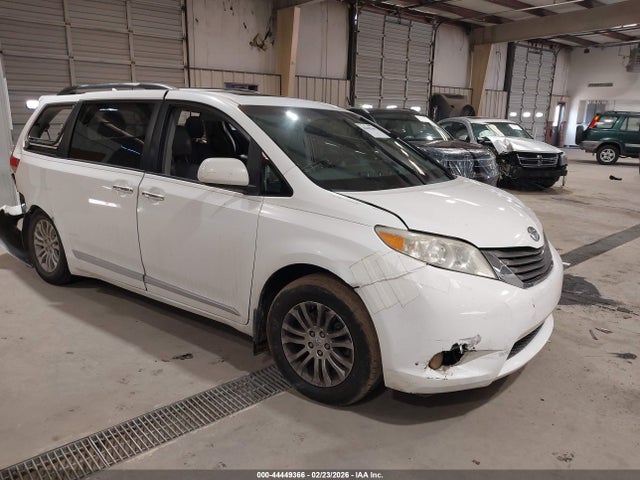 Salvage Toyota Sienna Image