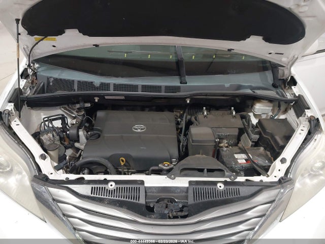 Toyota Sienna Xle V6
