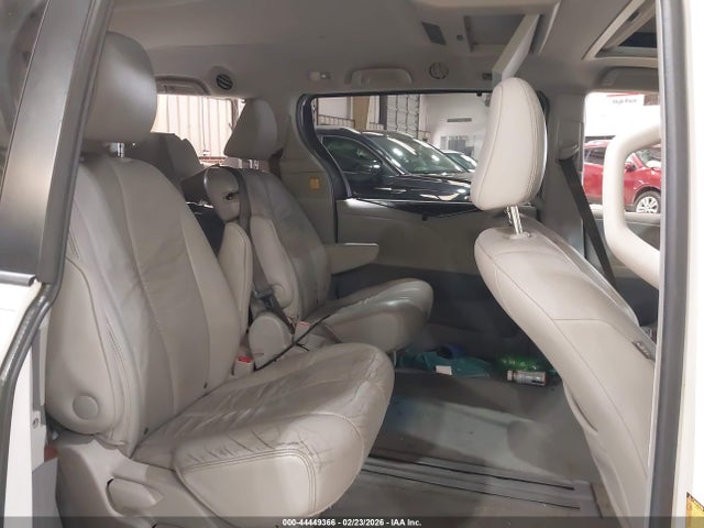 Toyota Sienna Xle V6