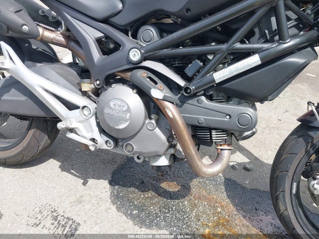 Ducati Monster 696