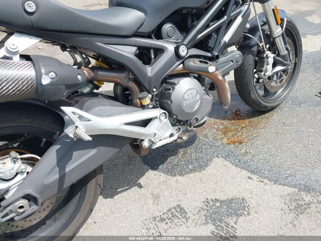 Ducati Monster 696