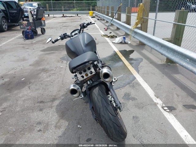 Ducati Monster 696