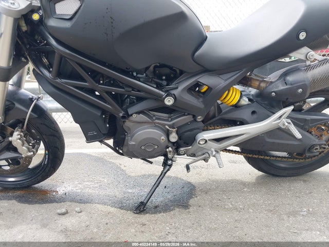 Ducati Monster 696